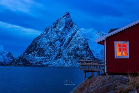 Olstinden fra Reine i Lofoten